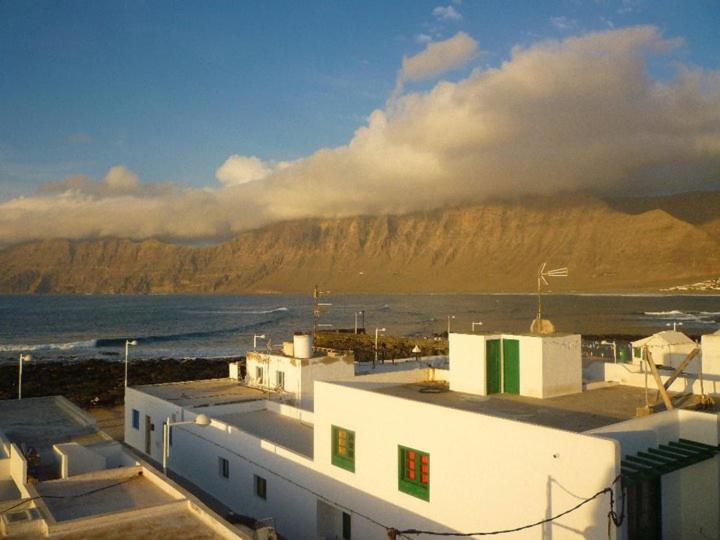 Beautiful Small Bungalow, Amazing Views And Garden Famara Buitenkant foto