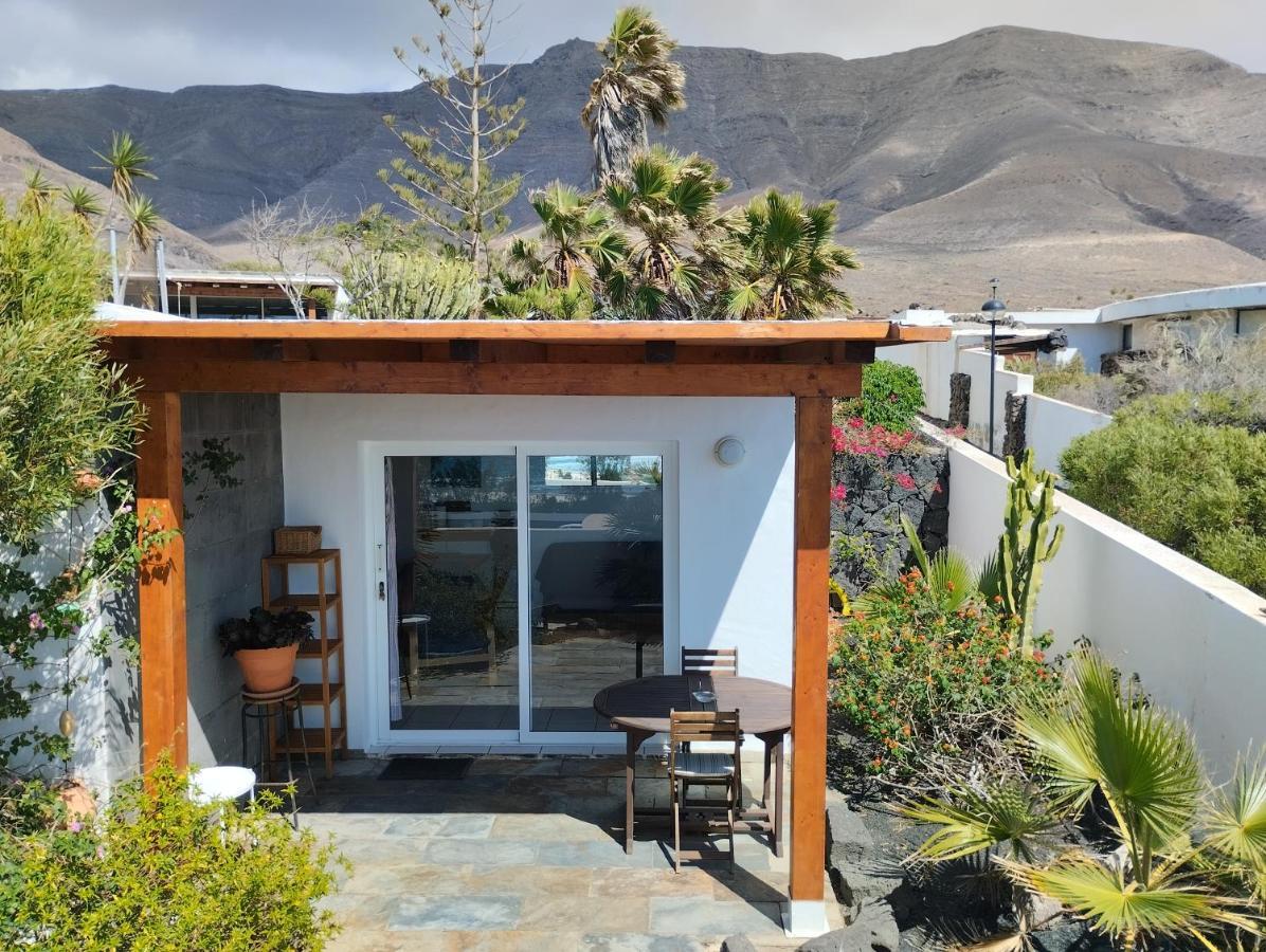 Beautiful Small Bungalow, Amazing Views And Garden Famara Buitenkant foto