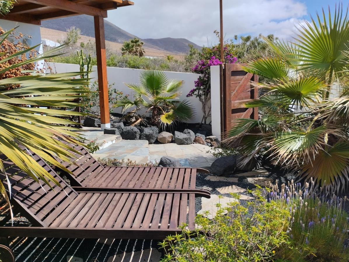 Beautiful Small Bungalow, Amazing Views And Garden Famara Buitenkant foto