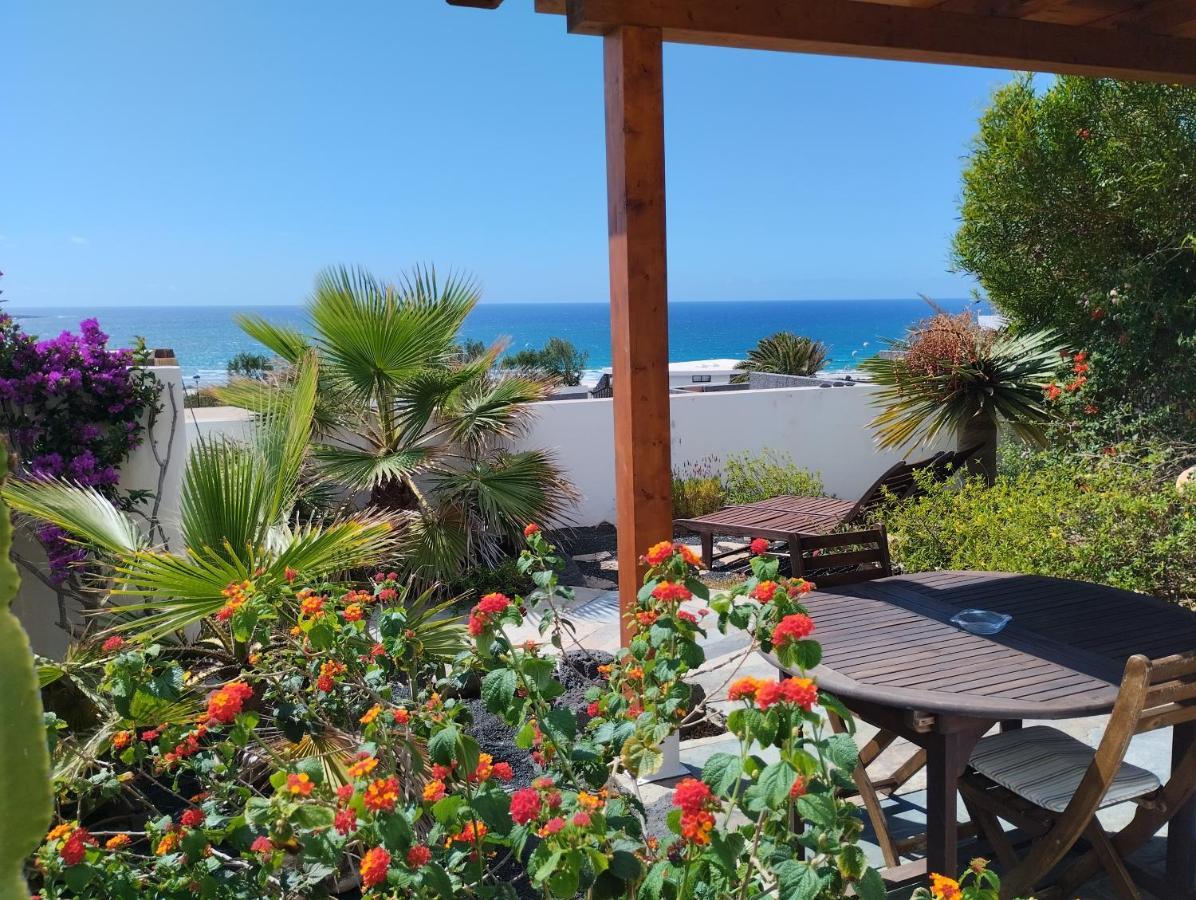 Beautiful Small Bungalow, Amazing Views And Garden Famara Buitenkant foto